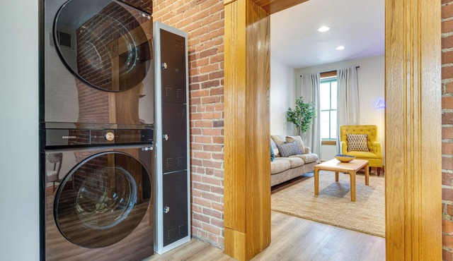 Charming Condo ~ 4 Mi From Indianapolis Zoo