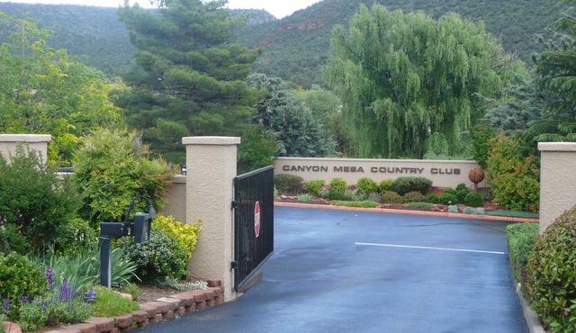 Charming Condo at the Canyon Mesa Country Club