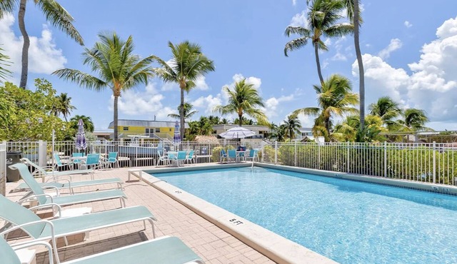 Charming Condo in Paradise!