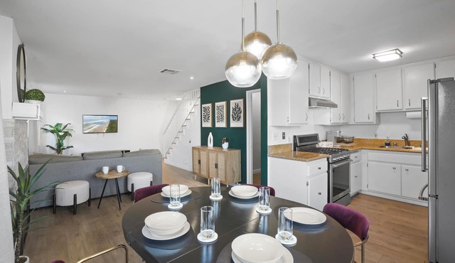 Charming Condo in the Pico-Robertson area of LA/2-bed + 2.5 Bath/2 Parking spots