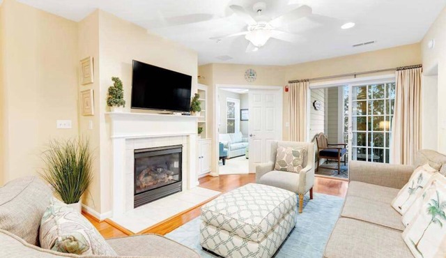 Charming condo near the pool with hot tub & tennis