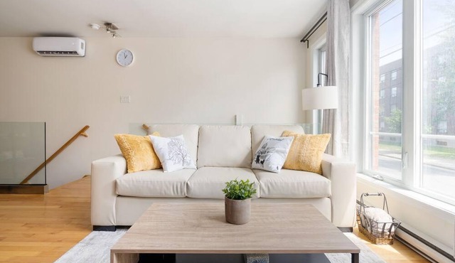 Charming condo on 2 levels, steps from the Canal, Griffintown and Atwater Market