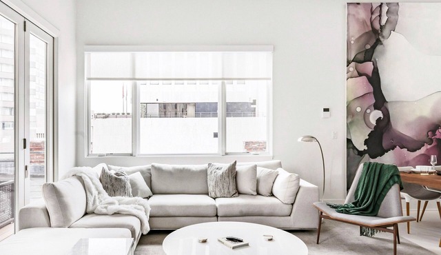 Charming condo with central AC, full kitchen, & tasteful decor