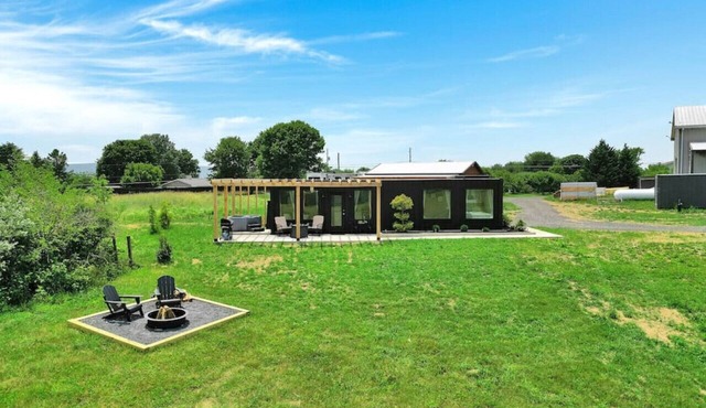 Charming Container Getaway Amidst Rural Serenity