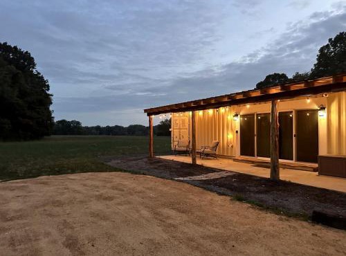 Charming Container Home with Hot Tub near Sardis Lake, Perfect for a Romantic Glamping Getaway