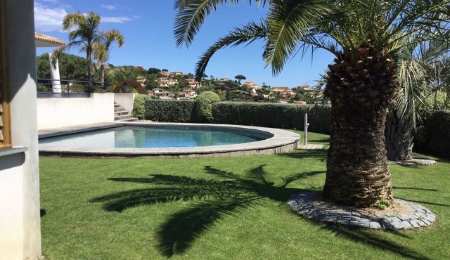 Charming, contemporary and comfortable villa with swimming pool.