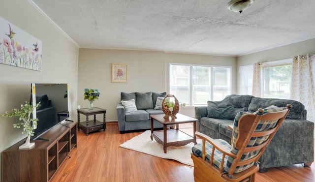 Charming & Convenient Home in Butler