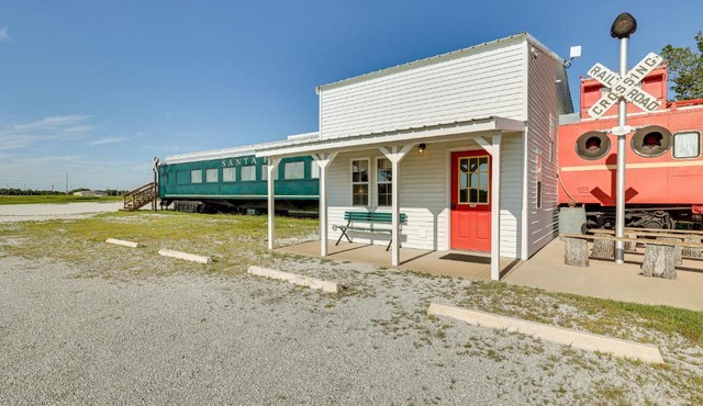 Charming Converted Railcar Studio in Joplin!