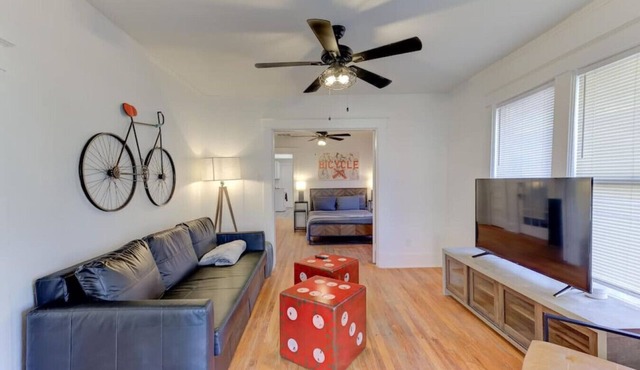 Charming Cooper-Young Flat in the Heart of Memphis