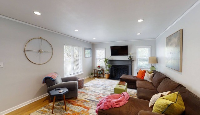 Charming corner. 1 block from Tulsa Expo! Big yard. Dog friendly!