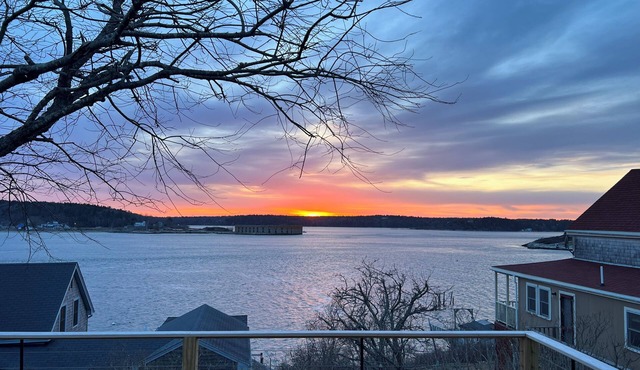 Charming Costal cottage in Georgetown with panoramic views