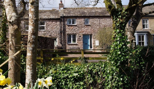 Charming, cosy cottage. Family and dog friendly.