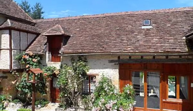 Charming cosy cottage with use of hot tub!