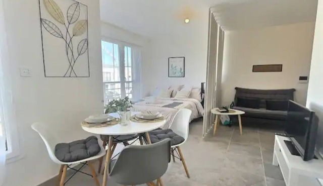 Charming, cosy studio