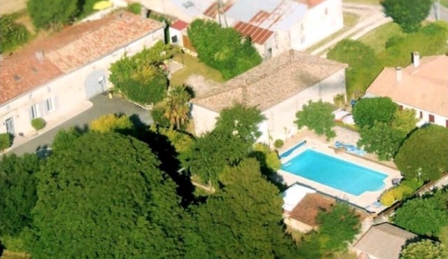 Charming cosy French house, with beautiful park and pool