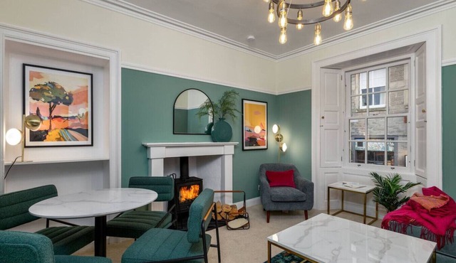 Charming & Cosy: Your Cambusbarron Getaway