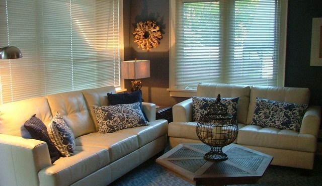 Charming Cottage in Fabulous Location in Niagara on the Lake