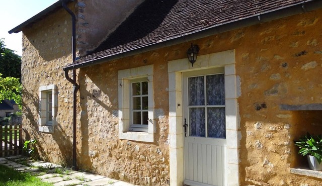 Charming Cottage in Historic Asnières-sur-Vègre with Modern Amenities