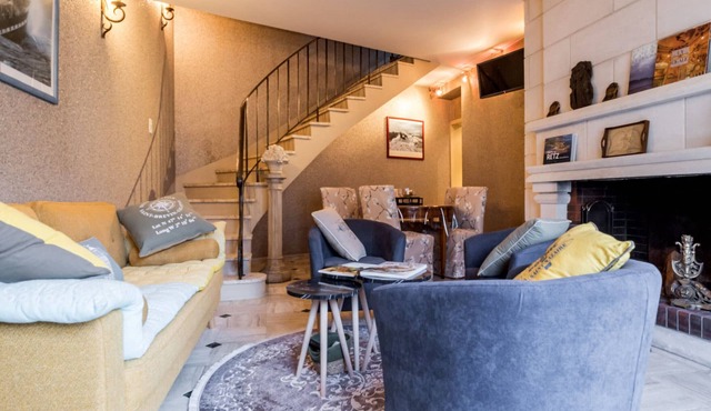 Charming Cottage Near Beaches with Fireplace, Terrace & Garage