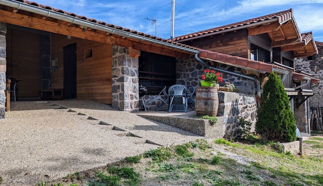 Charming Cottage Near Beaume Waterfall & Puy-en-Velay with Private Parking and Two Terraces