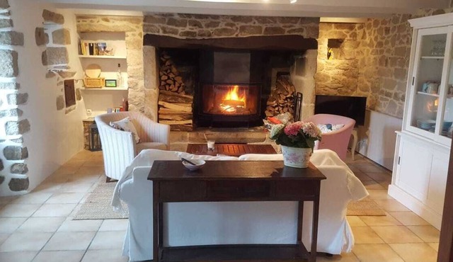 Charming cotage with patio just a few ropes from the beach