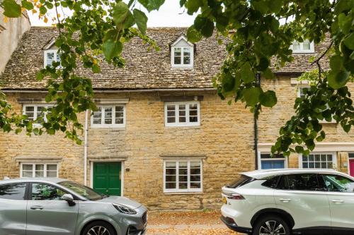Charming Cotswold Cottage on Church Green, Witney