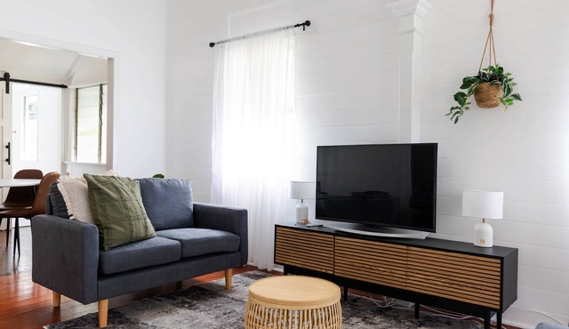 Charming Cottage Stay - 2 Bedroom