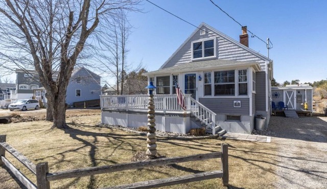 Charming cottage only 3 min walk to beach!