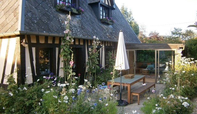 Charming cottage behind honfleur