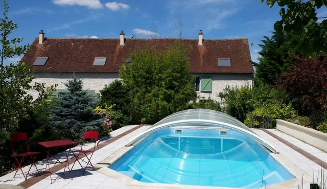 Charming Cottage with Shared Pool, Sauna, and Garden in the Heart of Loire Valley