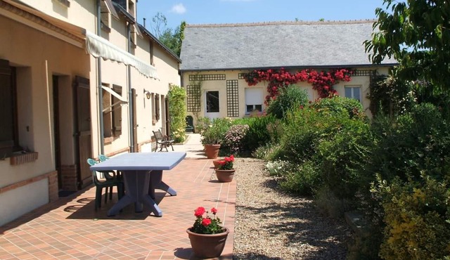 Charming Cottage Near Bercé Forest: Fireplace, Billiards, Garden, Close to Hiking & Cycling Trails