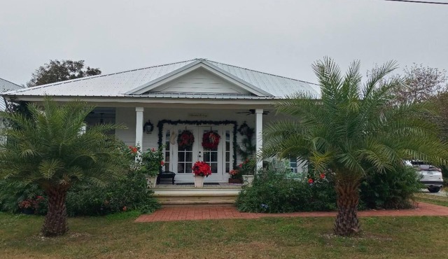 Charming cottage in Old Town Fernandina Bch on Amelia Is.nAdult couple/no pets.n
