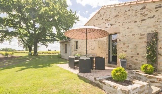 Charming cottage with heated pool and WiFi - 2 bedrooms