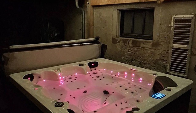 Charming cottage between forest and relaxation with spa and WIFI