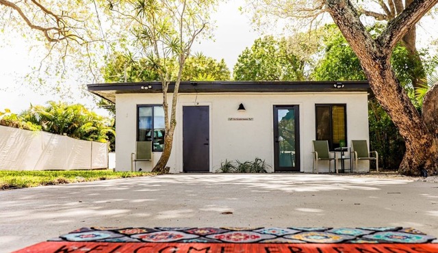 Charming Cottage close to Downtown FTL!