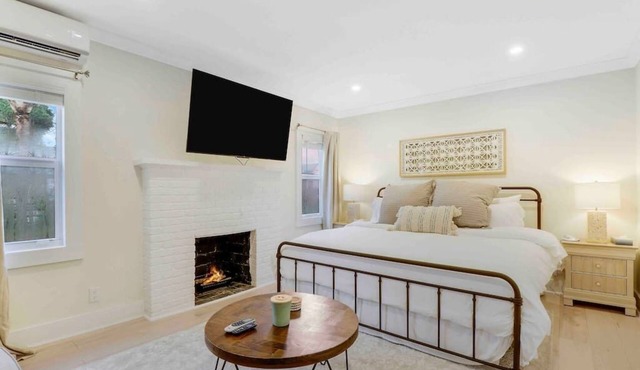 Charming Cottage on Croton #1