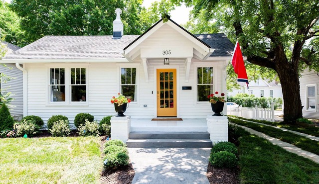 Charming cottage 1 block from Historic Franklin TN's Main Street