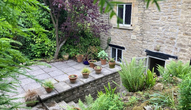 Charming cottage 2 miles from Bath City Centre