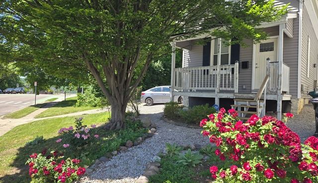 Charming cottage, 3Qn w/WiFi, Parking, AC walkable to Clftn Nrthsd near dwntwn
