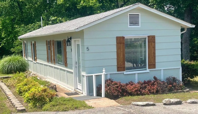 Charming Cottage #5 with Lake View & Hot Tub - Sleeps 4 - minutes from boat ramp