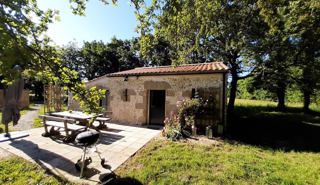 Charming Cottage Amidst Nature with Wellness Services and Private Garden in Sallertaine