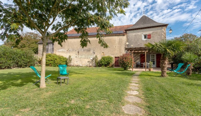 Charming Cottage at Lydie's in the Heart of Béarn des Gaves