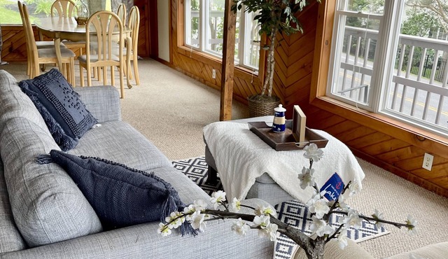 Charming cottage at the cove!
