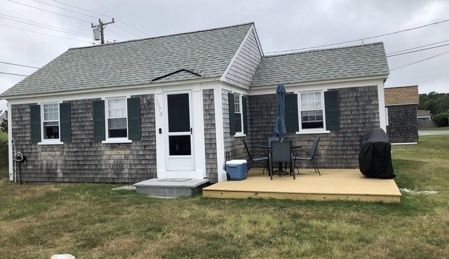 Charming Cottage at Craigville Beach