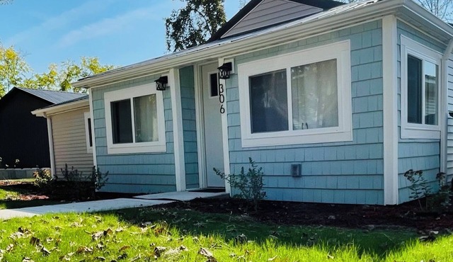 Charming Cottage at Peaceful Nettle Lake with HOT TUB & Private Lake Access