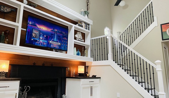 Charming Cottage by the Bay with Hot Tub, Gourmet Kitchen & Community Beach