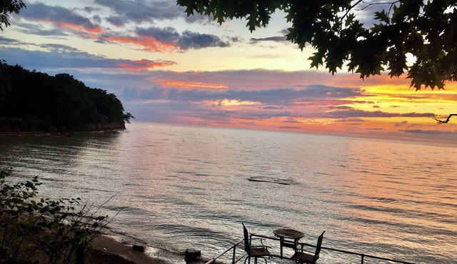 Charming cottage by the lake