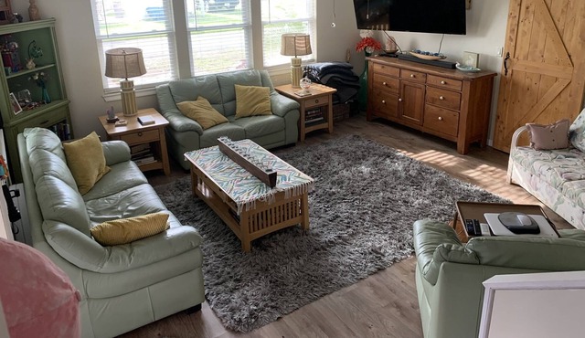 Charming Cottage Close to Beach and All Daytona Attractions.