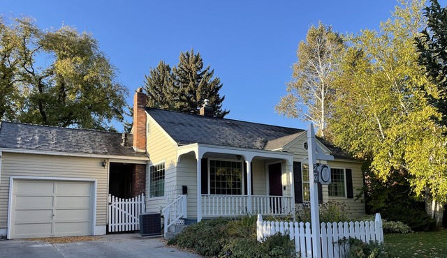 Charming Cottage-centrally located