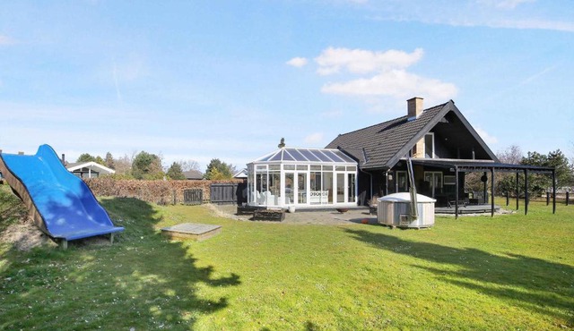 Charming Cottage Close To The Beach